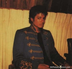  호랑 가시 나무, 홀리 took this picture of Michael at the studio