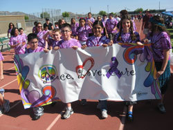  Different sexes and colori come together to walk the Relay