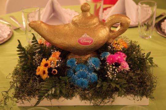  We start with the centerpieces. 알라딘 as 당신 imagine