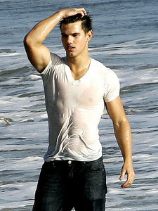  Round 31: Taylor in the rolling stones photoshoot :) Winner:haley-lautner