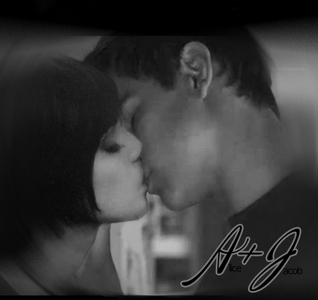 First Kiss.

Jake & Bella's Bad kiss or Alice & Jake's photoshopped kiss? (My icon & 