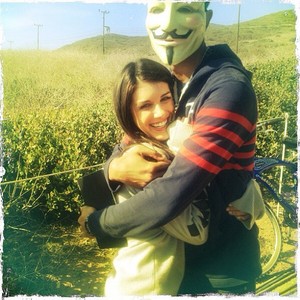  <b>“@shenaeSG getting a hug from mystery masked hero” </b> who anda think guy is ? too tall for Ma