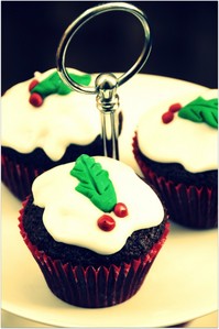 Christmas pudding cupcakes :) .