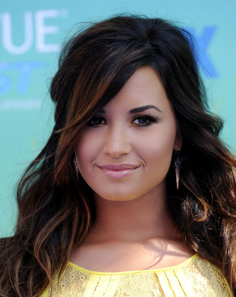 ROUND 8 OPEN DEMI WITH LONG CURLY HAIR OR SHORT CURLY HAIR 