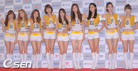  20. One meer pic of SNSD in yellow :D