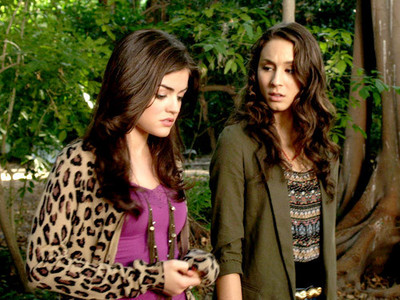  Round 10 is opened! Post a pic of Aria and Spencer :)