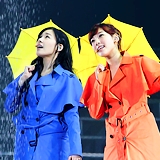  here. there is tangoo 2 Weiter : fany with jessica on stage