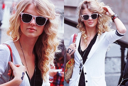  愛 her sunglasses :)