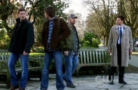  Sam, Dean, Bobby and Cas together in the same picture...