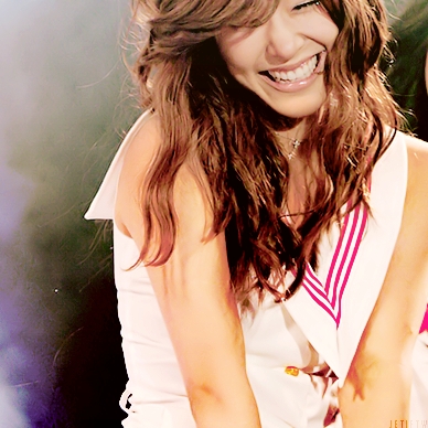  2. I really Liebe this pic^^ The way she's smiling~~aigoo!! *fluttering