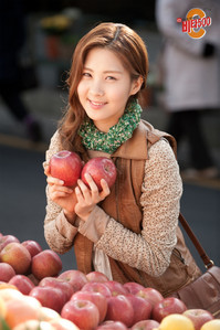  Pic 8: Seohyun with apples (Vita500)
