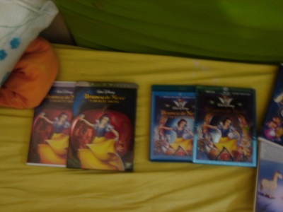 PHOTO #4 - Snow White 2-disc DVD and 3-disc Blu-Ray combo with slipcovers