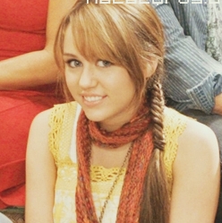  [b]Miley Cyrus...<33 [/b]