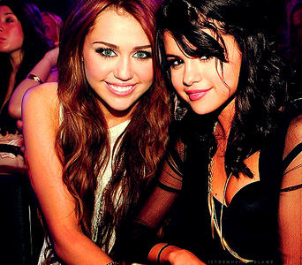  Mine... Selena Gomez & Miley Cyrus <3
