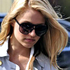  I'd like to شامل میں with Dianna Agron. 1. Sunglasses -