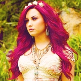 Demi Lovato. 1. Accesory