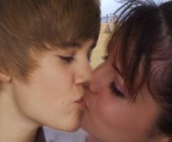  I love Justin Bieber and Selena Gomez so much xxxxxxx <3
