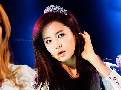 for me seohyun cuz ithink yuri is more beautifull in straight hair 