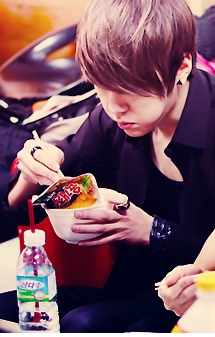  Junhyung eating