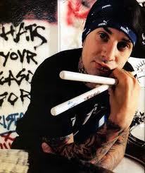  Yeah I'm bored so...Forum idea! This is Travis Barker. The BAMF batterista from Blink-182 :P