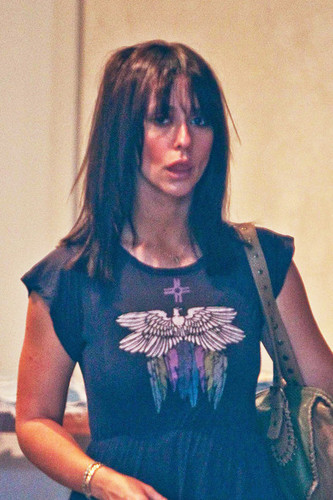  "Ghost Whisperer" bintang Jennifer cinta Hewitt goes to lunch at the Ivy Restaurant in West Hollywood