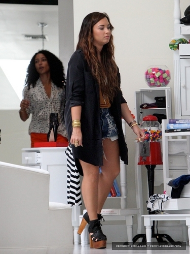  Demi - Shops at Alice + Olivia in Los Angeles, CA - August 15, 2011
