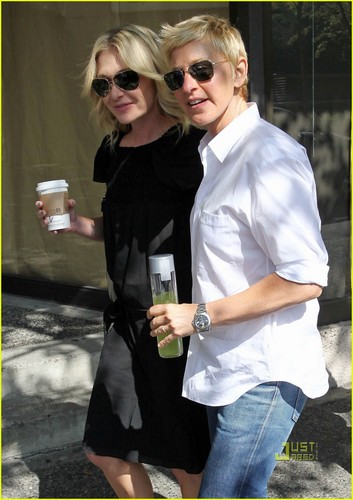  Ellen DeGeneres: Starbucks Stop with Portia!
