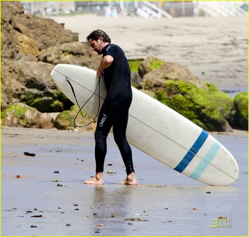  Gerard Butler: Morning Coffee & Afternoon Surfing!