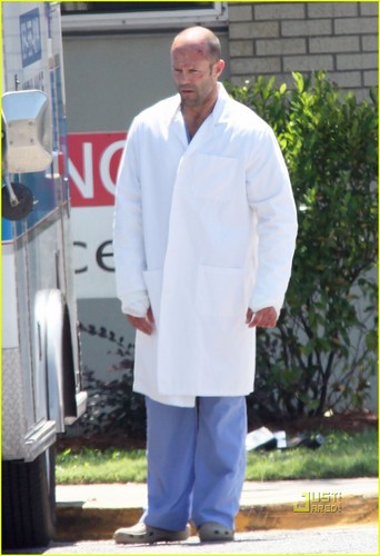  Jason Statham: Hospital 스크럽스 for 'Parker'
