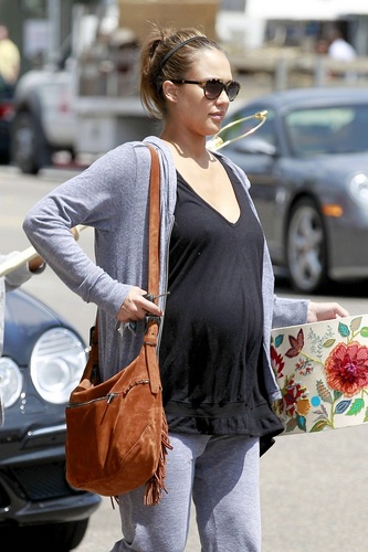 Jessica - Shopping in Beverly Hills - August 11, 2011