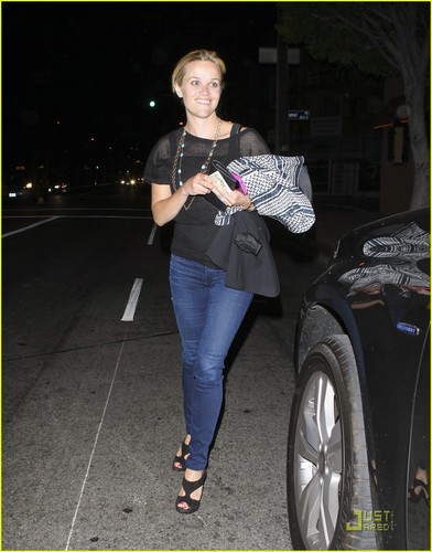  Reese Witherspoon: Saturday Night 晚餐 Out