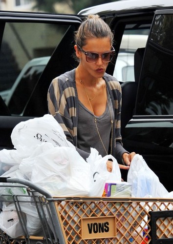 Alessandra Ambrosio And Daughter Out Grocery Shopping