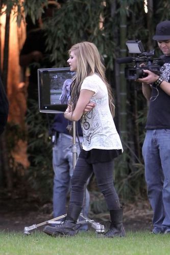  Avril Lavigne Behind The Scenes Of Alice Музыка Video