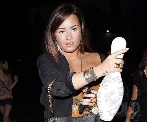  Demi - Leaves Pinz Bowling Alley in Studio City, CA - August 19, 2011