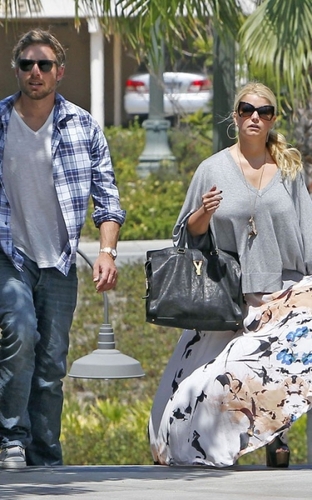 Jessica - With fiance Eric Johnson in LA - August 16, 2011