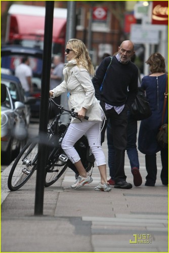  Kate Hudson & Matt Bellamy: Biking in Londra