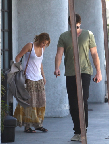 Miley  Cyrus - Out in Burbank for Lunch-15. August 