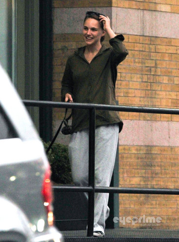 Natalie Portman spotted walking her Dog in NY, Aug 18