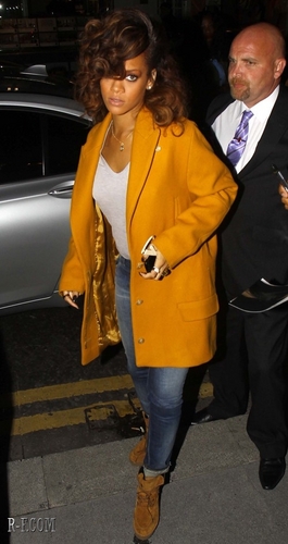  rihanna - At Nozomi restaurant in Londres - August 19, 2011