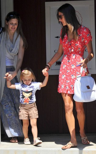  Alessandra Ambrosio at the Brentwood Country Mart with daughter Anja (August 21).