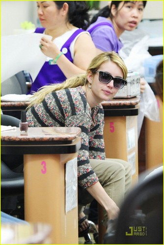 Emma Roberts makes a trip to the nail salon on Tuesday (August 23) in Beverly Hills, Calif.