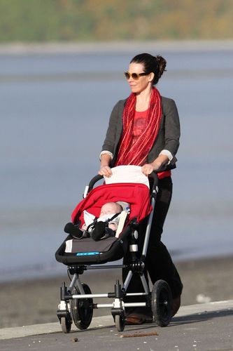 Evangeline Lilly takes her baby boy for a stroll in New Zealand (Aug 22) HQ