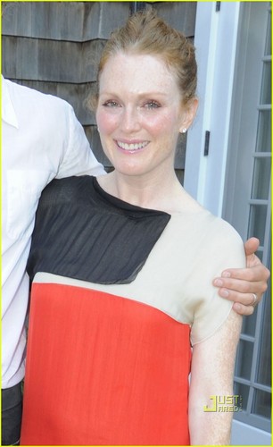  Julianne Moore: What's On The Table?