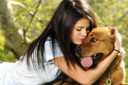  Selena and her dog