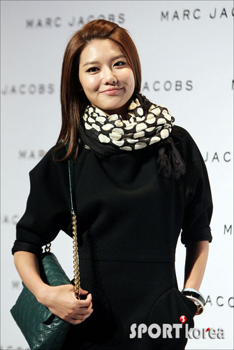  Sooyoung Marc Jacobs’ 2011 F/W tunjuk in Seoul