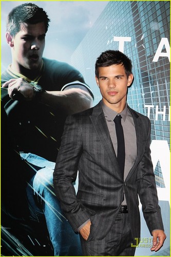  Taylor Lautner: 'Abduction' Premiere in Sydney!