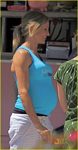  Cameron Diaz: Baby Bump for 'What to Expect'!