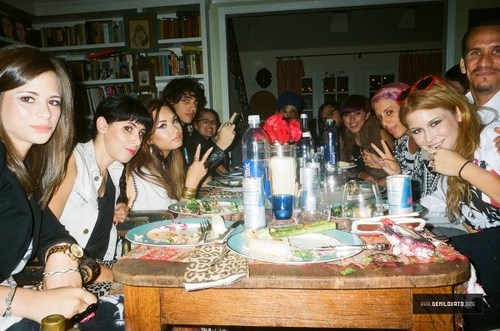  Demi - At Hannah's रात का खाना Party - August 24, 2011