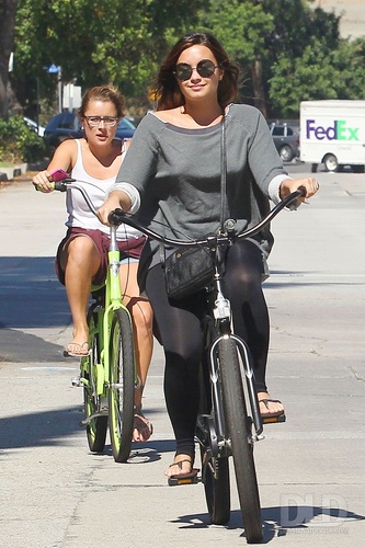 Demi - Rides her bike to Mel's Diner in Los Angeles, CA - August 25, 2011