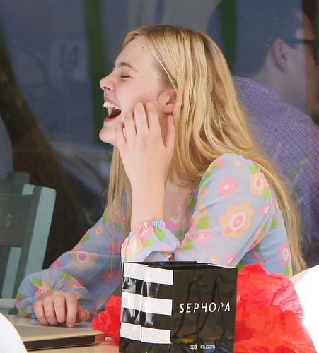  Elle Fanning out for lunch in Hollywood, Aug 25